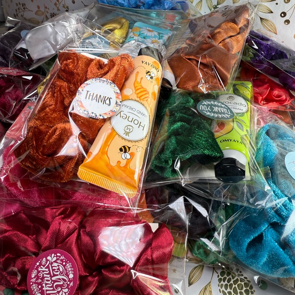 8 for 30✨✨Buyer Gifts scrunchies and Hand Cream Gift Set